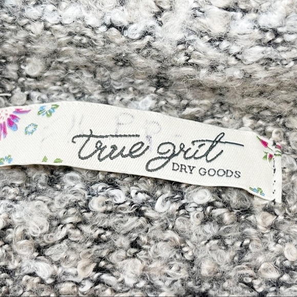 TRUE GRIT DRY GOODS Women’s Gray Chunky Boucle Vest - Picture 6 of 6